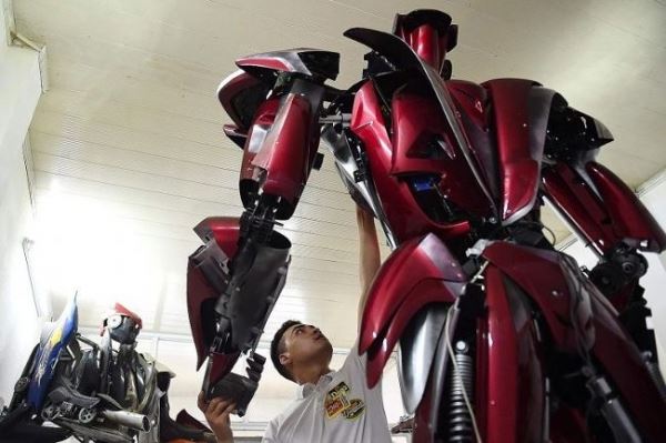 Робот из Вьетнама привлекает внимание к экологическим проблемам